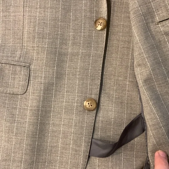 Brooks brother beige pinstripe wool suit, 40L blazer, 34” waist pant - Picture 3 of 11